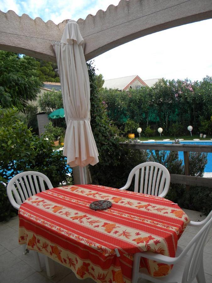 Bed and Breakfast Chez Patrick Roujan Exterior foto
