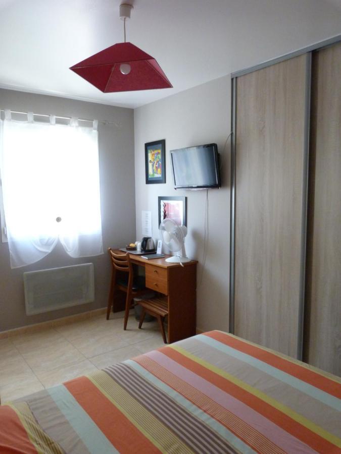 Bed and Breakfast Chez Patrick Roujan Exterior foto