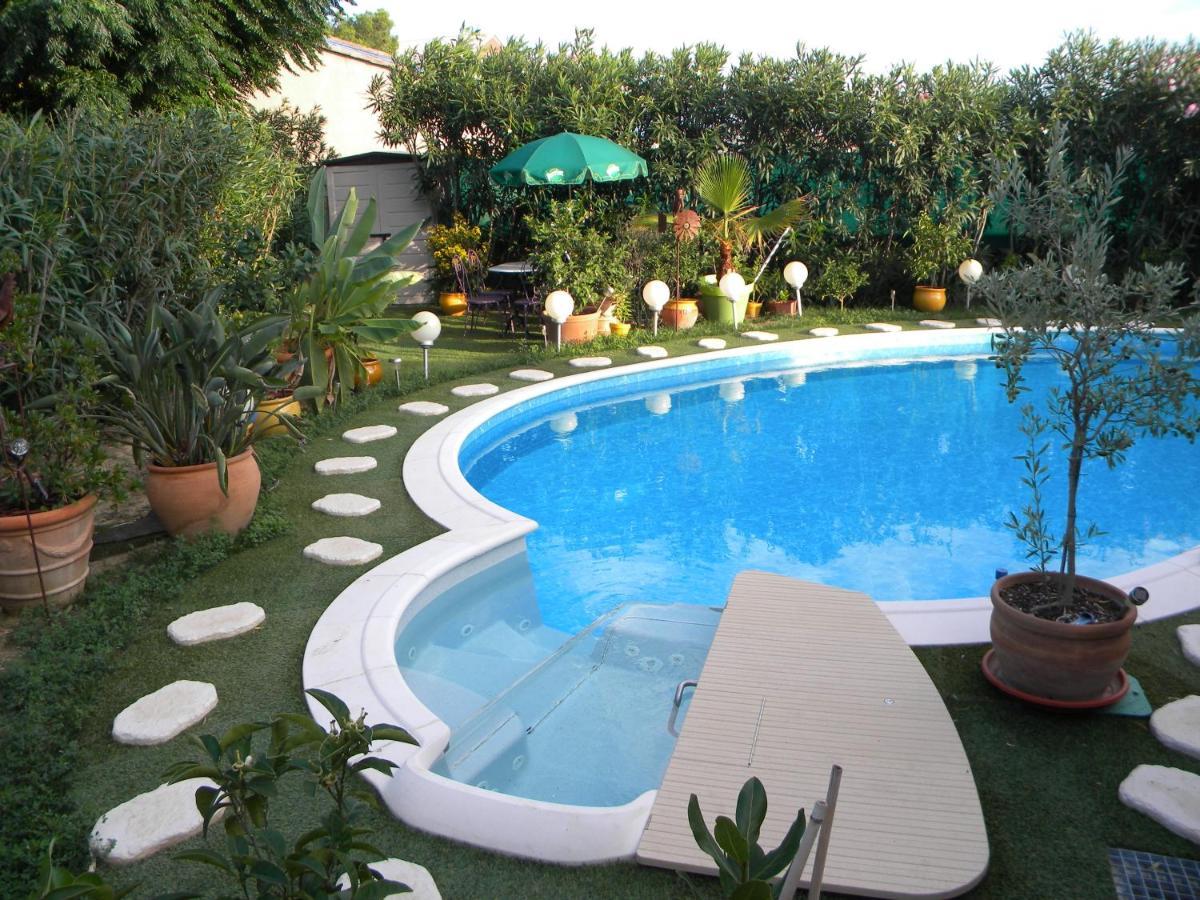 Bed and Breakfast Chez Patrick Roujan Exterior foto
