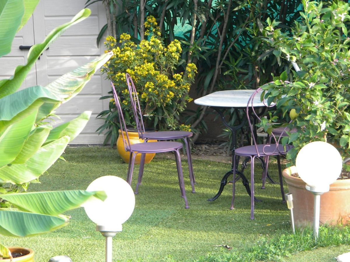Bed and Breakfast Chez Patrick Roujan Exterior foto
